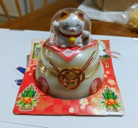 Two-layer rice cake with a lucky cat on top